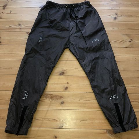 Kul Vintage bukse fra 80 tallet. Str Medium.Selges 190kr Kul Vintage bukse fra 80 tallet. Str Medium.Selges 190kr