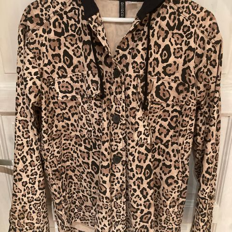 NY Floryday Langermet krage blazer | FINN.no NY Floryday Langermet krage blazer | FINN.no