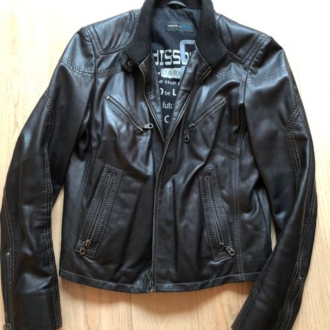 Ny sort skinnjakke i bikermodell | FINN.no Zizzi Skinnjakke med fine detaljer Svart Jakker Ellos.no