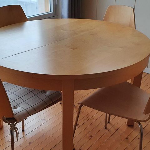 Alexandra Spisebord, gråmelert med hvite ben | FINN.no Alexandra Spisebord, gråmelert med hvite ben | FINN.no