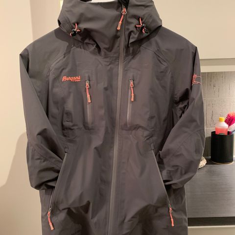 NY med tags! Bergans Romsdal jakke str M | FINN.no NY med tags! Bergans Romsdal jakke str M | FINN.no