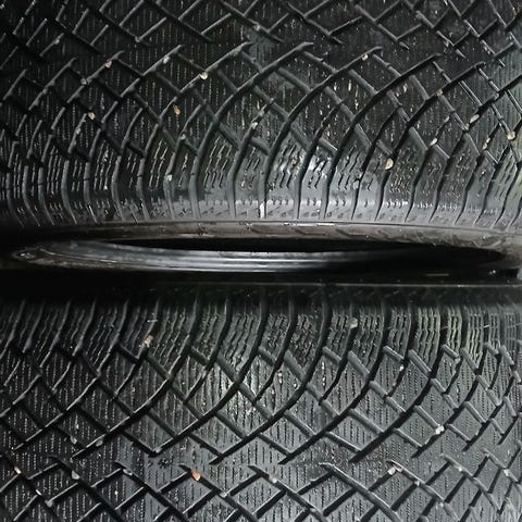 235/60r18 og 225/60r18. Piggfri dekk | FINN-torget