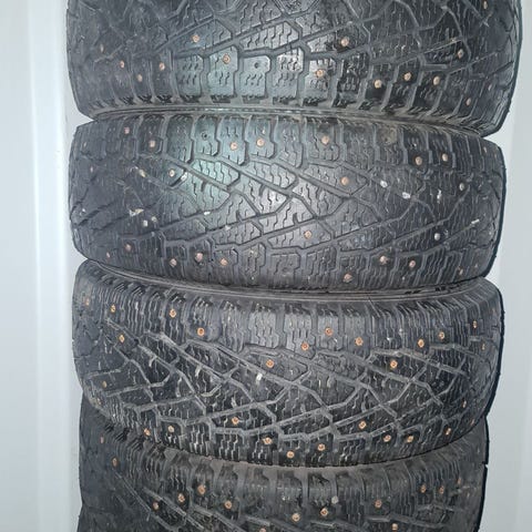 235/60r18 og 225/60r18. Piggfri dekk | FINN-torget