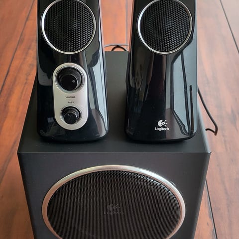 Logitech R-10 Speakers | FINN-torget