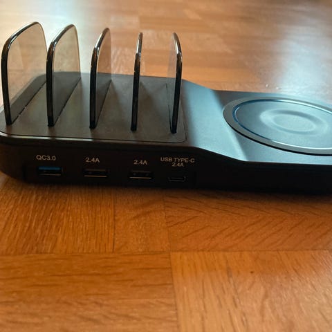 USB familielader/multilader med lys | FINN-torget