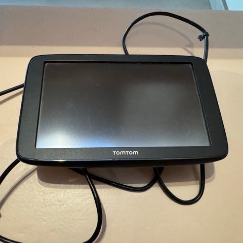 TomTom XL GPS-navigasjon (4ET03) med EasyPort-feste og USB-kabel | FINN ...