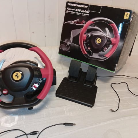 Thrustmaster Ferrari 458 Spider Racing Wheel ratt og pedaler | FINN-torget