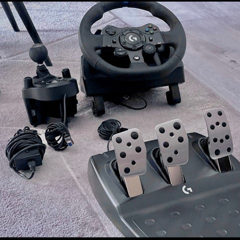 Playseat med ratt og pedaler og gir og håndbrekk med stor skjerm | FINN ...