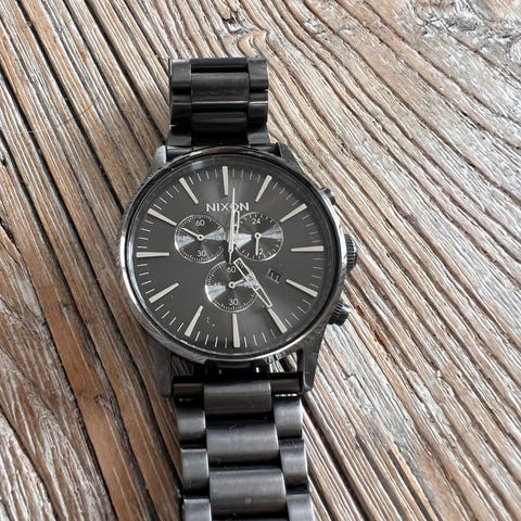 Nixon Sentry SS, 42 mm, Svart med roségulldetaljer | FINN-torget