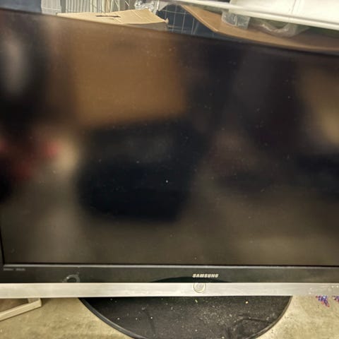 Gis bort, 4 hdmi innganger, mangler fjernkontroll | FINN-torget