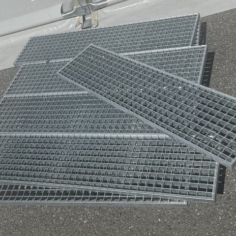 Galvaniserte gitterrister, rustfrie stålrister, aluminiumsrister ...