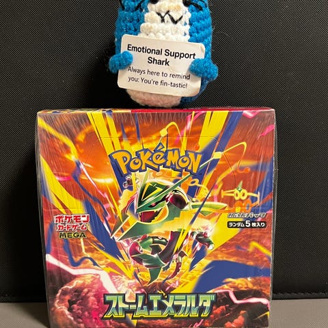 Selger 30th anniversary etb, bundles og tins | FINN-torget