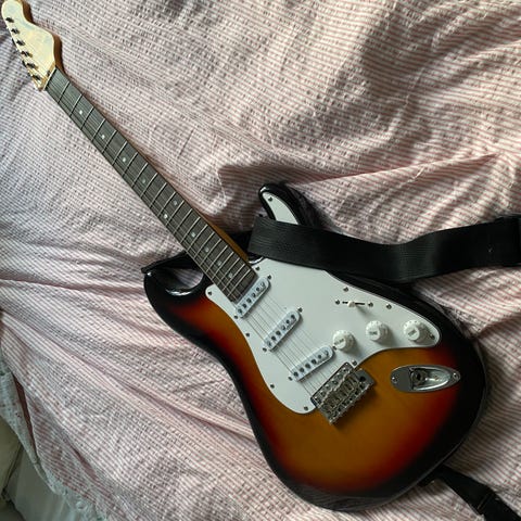 Vantage elektrisk gitar sunburst Japan 1983 | FINN-torget
