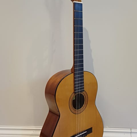 Sort akustisk gitar - Cataluña C61 | FINN-torget