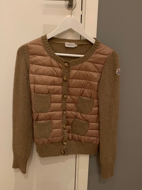Nytt og brukt annonser med søkeordet Moncler | FINN Torget 2016 Moncler Cardigan Dame Sweater Svart | Tovet genser