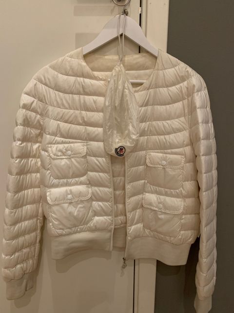 2017 2018 Moncler Dunjakke Dame Moncler Akebia Jakke Rosa 2017 2018 Moncler Dunjakke Dame Moncler Akebia Jakke Rosa