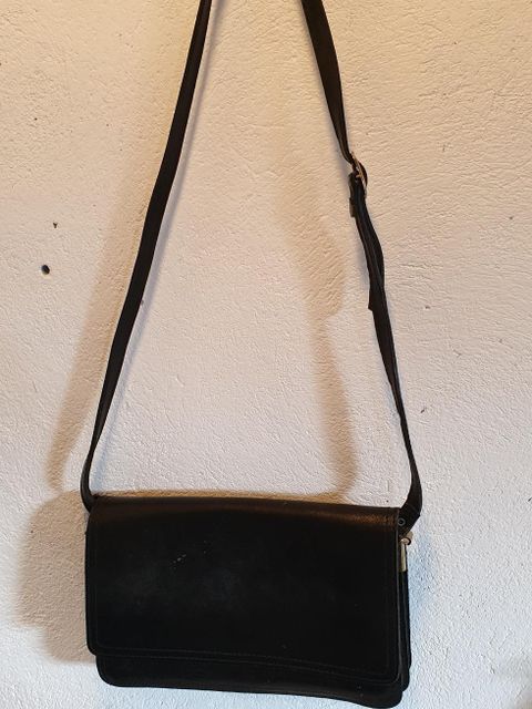 Nytt og brukt annonser med søkeordet vintage veske | FINN Retro veske i gull fra 50 tallet GI BUD | FINN.no