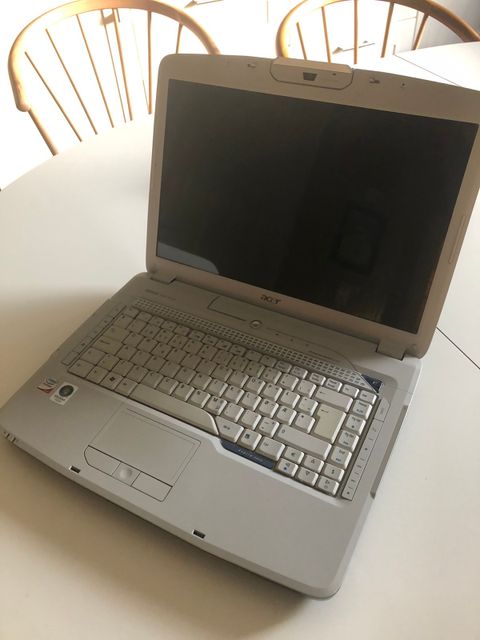 Pent brukt Acer laptop med Blu Ray CD rom til salgs  Kråkerøy