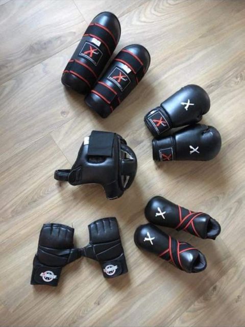 Pent brukt kickboxing utstyr selges til salgs  Saksvik