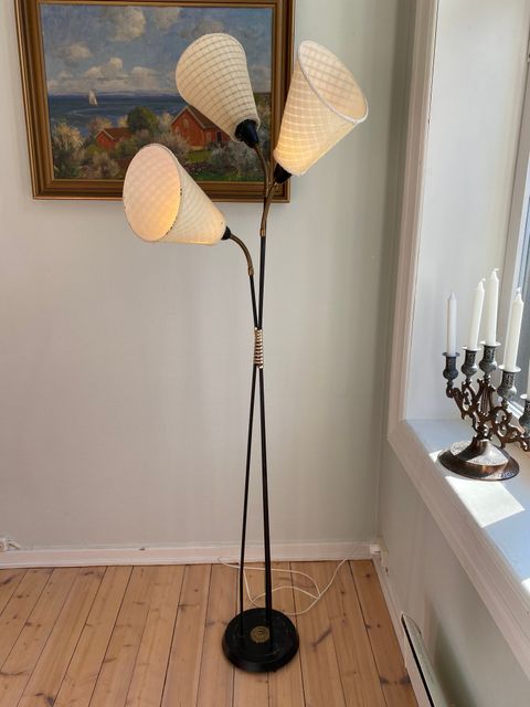 Nytt og brukt annonser med søkeordet tivolilampe | FINN Torget 1) Retro lampe bord, tivolilampe bord , teakbord | FINN.no