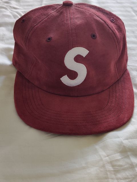 Supreme Suede S logo 6 panel caps til salgs  Oslo