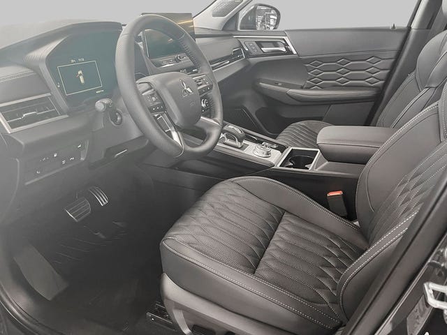 2025 MITSUBISHI OUTLANDER - 12