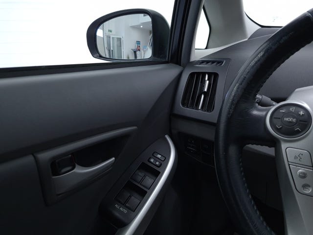 2011 TOYOTA PRIUS - 31