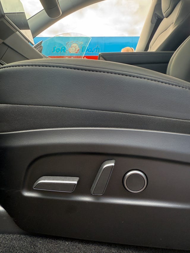 2025 TESLA MODEL Y - 14