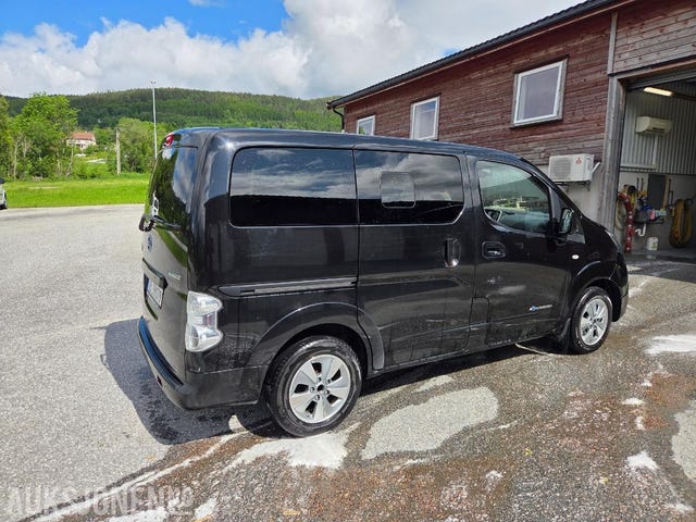 2015 NISSAN NV200 - 8