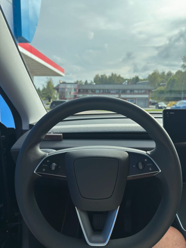 2025 TESLA MODEL Y - 11