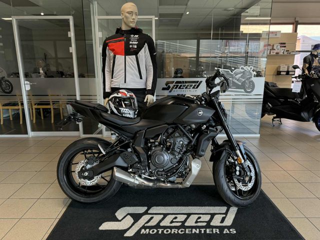 Yamaha MT-07 - KAMPANJE! Inklusiv kort skiltoppheng, bar-end speil og Caberg hjelm!