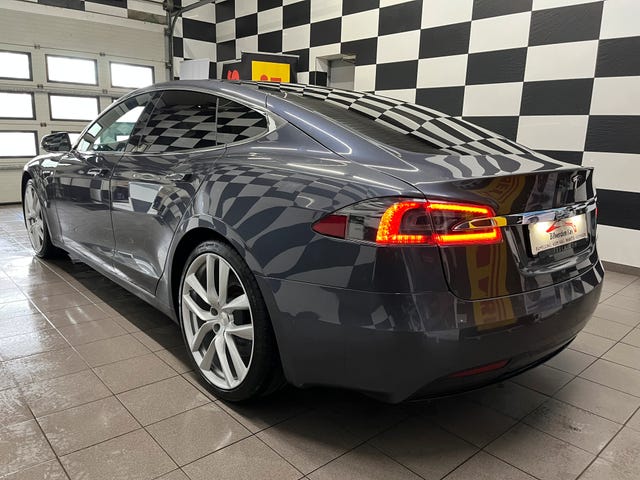 2020 TESLA MODEL S - 11