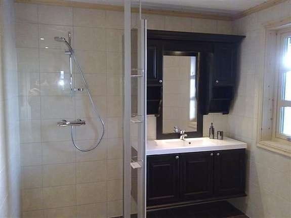 To store bad, en av de med badstu, vaskemaskin og tørketrommel Galleribilde