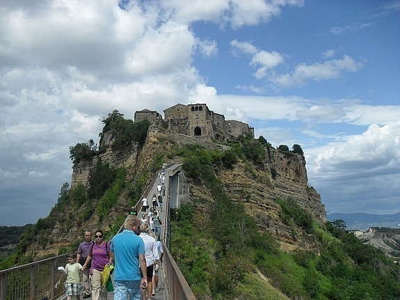 Civita di Bagnoregio. Trivelig og spesiell by med en spesiell historie. Galleribilde