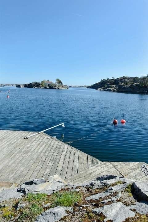 Egen bryggeplass 150 meter fra huset. Galleribilde