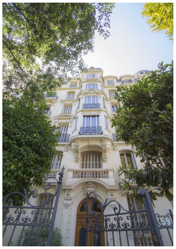 Elegant building Galleribilde