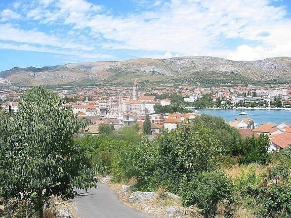 Gangsti til Trogir, ca. 7 min.
gange til havnepromenaden Galleribilde
