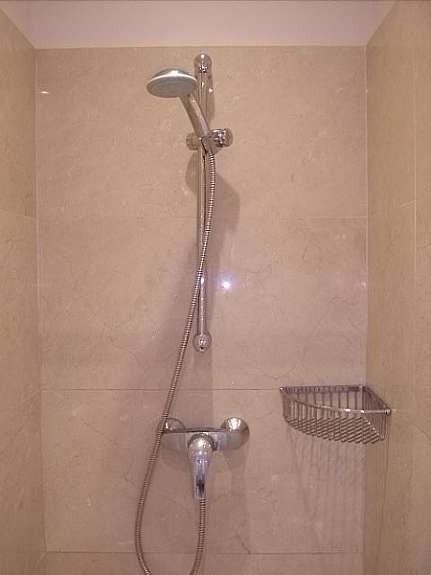 Dusjrom tilknyttet 1 soverom Galleribilde