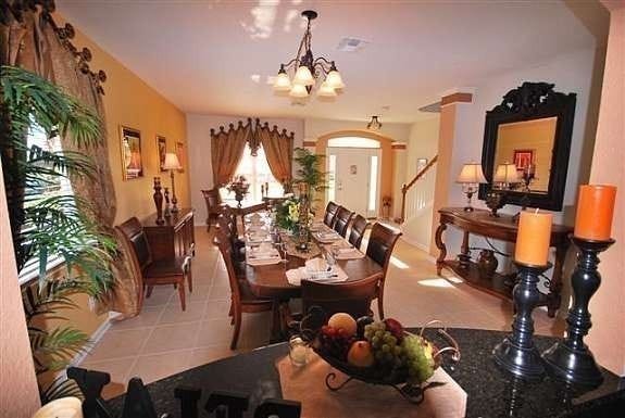 Spisestue til 12 Galleribilde