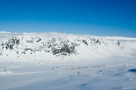 Oversiktsbilde over Uksabotn fra sør. Hallingskarvet i horisonten Galleribilde