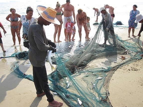 Notfiske på stranden kan oppleves nesten hver dag. Galleribilde