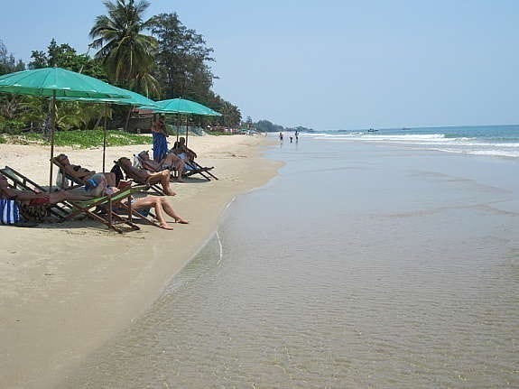 Stranden vår har mange små restauranter med utrolig god mat som koster svært lite. Veldig bra utvalg. Galleribilde