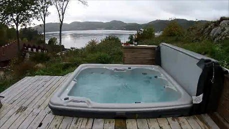 Boblebad ute med flott utsikt Galleribilde