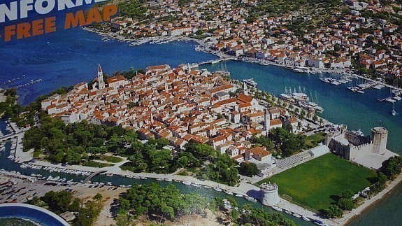 Trogir sentrum, liten øy med broer Galleribilde