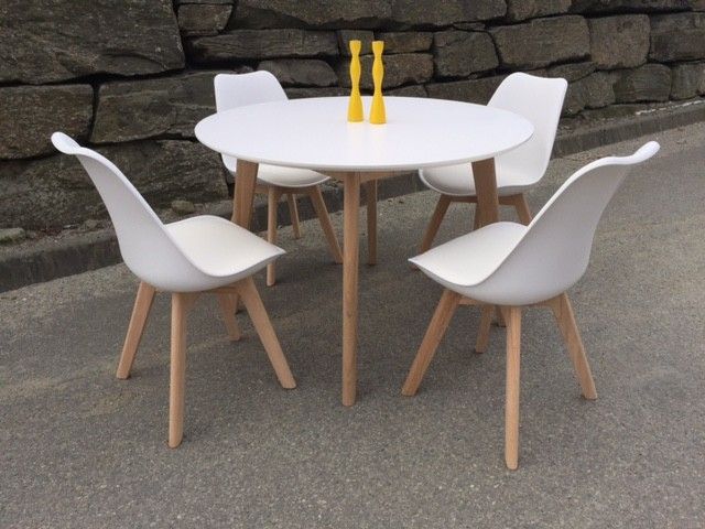 Centrum Spisebord + 4 stoler | FINN.no Spisebord med 4 stoler | FINN.no