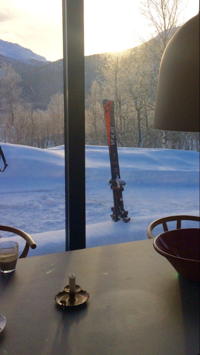 Langrennsløype like ved,og et av skandinavias beste alpinanlegg 8 min unna(med bil). Galleribilde
