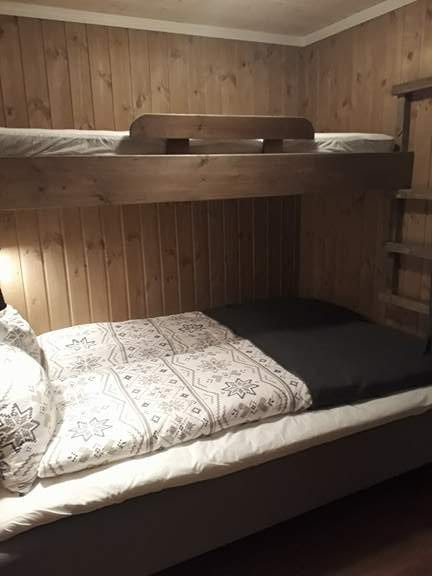 Soverom 2: Db. seng 140 cm, Køye 90 cm Galleribilde