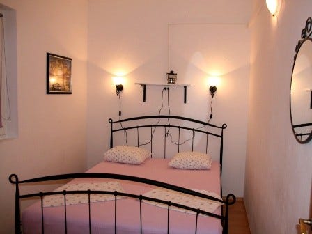 4 soverom i huset, 3 med dobbeltseng, 1 med 3 senger Galleribilde