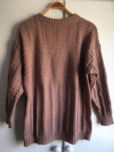 GENSER, Dame str. XL, beige rosa bomullsgarn, hjemmestrikket GENSER, Dame str. XL, beige rosa bomullsgarn, hjemmestrikket
