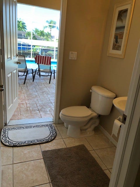 Bad med utgang til basseng Galleribilde